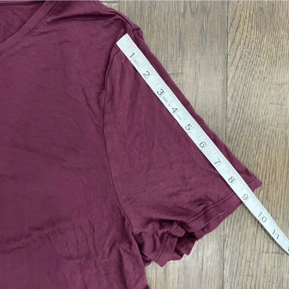 Amazon Essentials T-Shirt - Picture 10 of 11